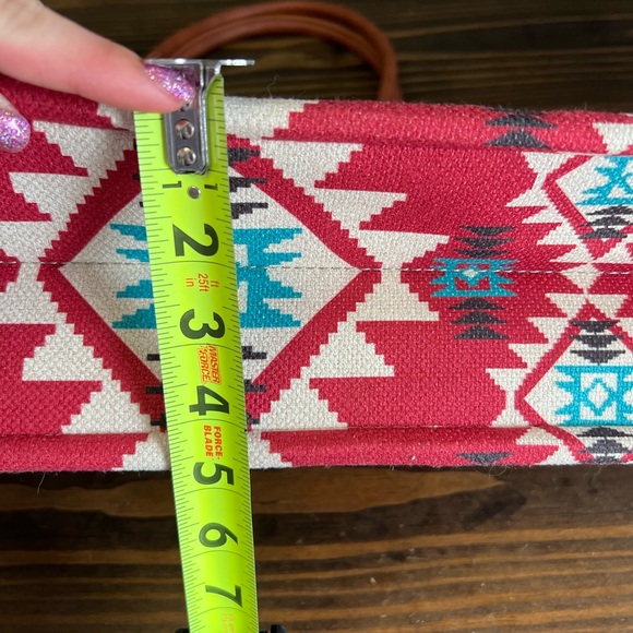 Wrangler Red and Teal Geometric Laptop Bag - Picture 4 of 6